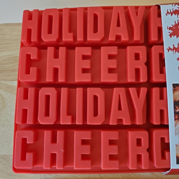 Christmas Set Of 2 Silicone Holiday Ice Cube Molds/Trays New - Picture 2 of 7